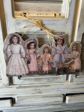 Vintage-style Victorian doll cut-out wall plague hanging 17.5" w/raffia bow READ
